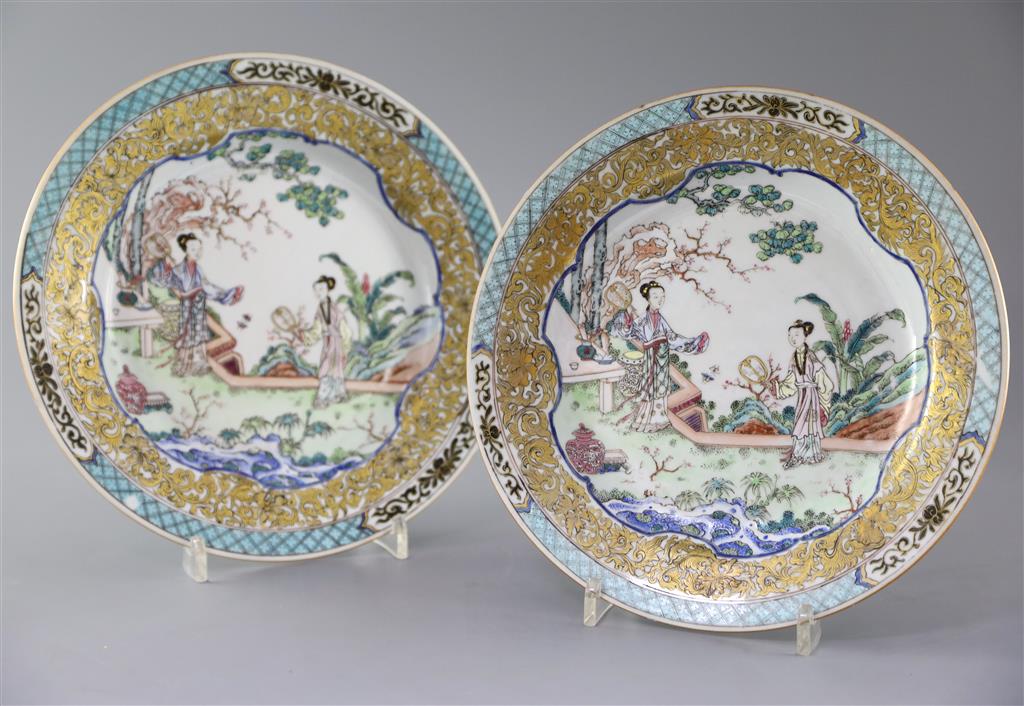 A fine pair of Chinese famille rose plates, Yongzheng period, 22.5cm diameter